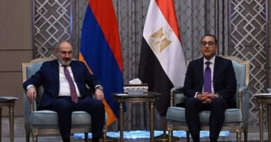 رئيس الوزراء يلتقي رئيس وزراء جمهورية أرمينيا والوفد المرافق له