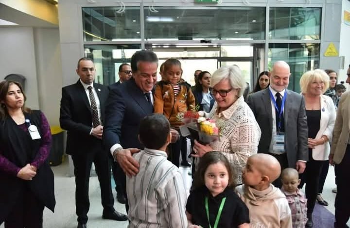وزيرا الصحة في مصر وفرنسا يتفقدان معهد ناصر ومستشفى 57357 للاطلاع على التجربة المصرية