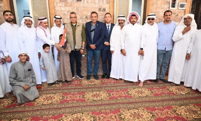 محافظ جنوب سيناء يلتقي أهالي تجمع الحسوة بوادي فيران ويستمع إلى مطالبهم