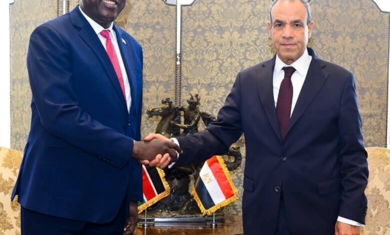 وزير الخارجية يستقبل نظيره الجنوب سوداني ويبحثان سبل تعزيز العلاقات الثنائية