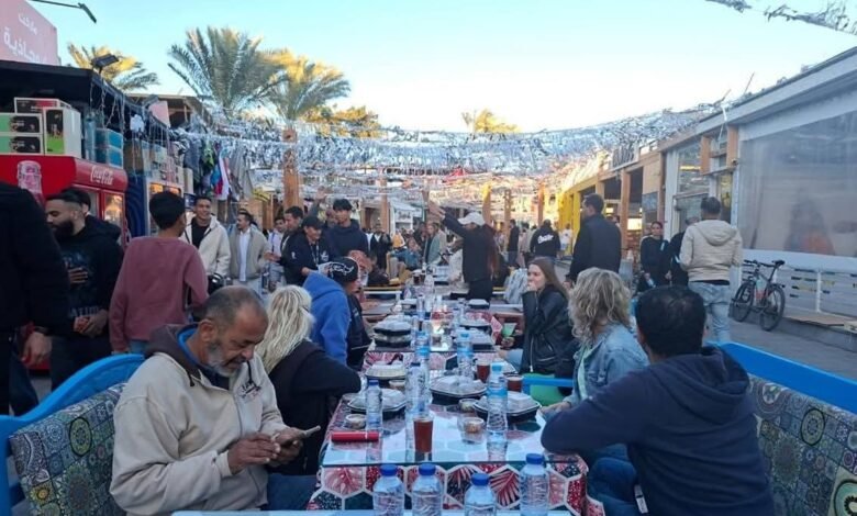 أطول مائدة إفطار رمضانية بطول 1500 متر على الممشى السياحى بمدينة دهب