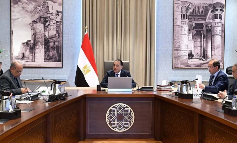 رئيس الوزراء يتابع إجراءات ترشيد استهلاك المواد البترولية والكهرباء