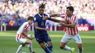 منتخب فرنسا يهزم باراغواي ويقابل المغرب في ربع النهائي