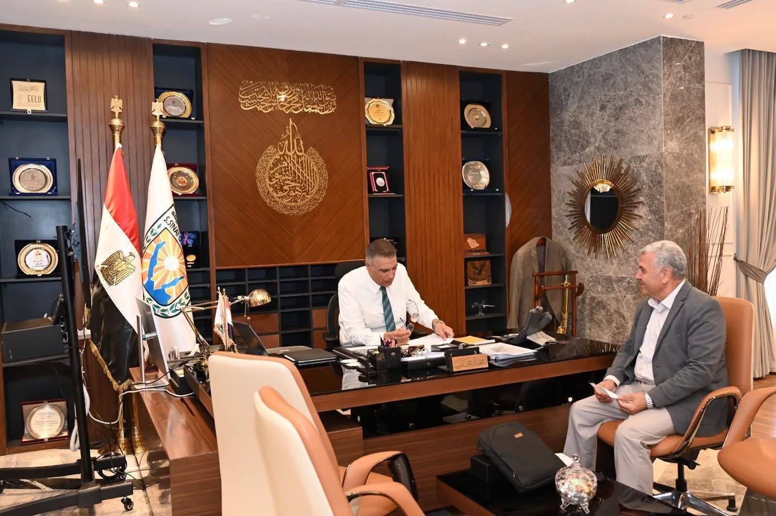 محافظ جنوب سيناء يبحث مع رئيس شركة مياه الشرب والصرف الصحي ملفات المياه والصرف بالمحافظة