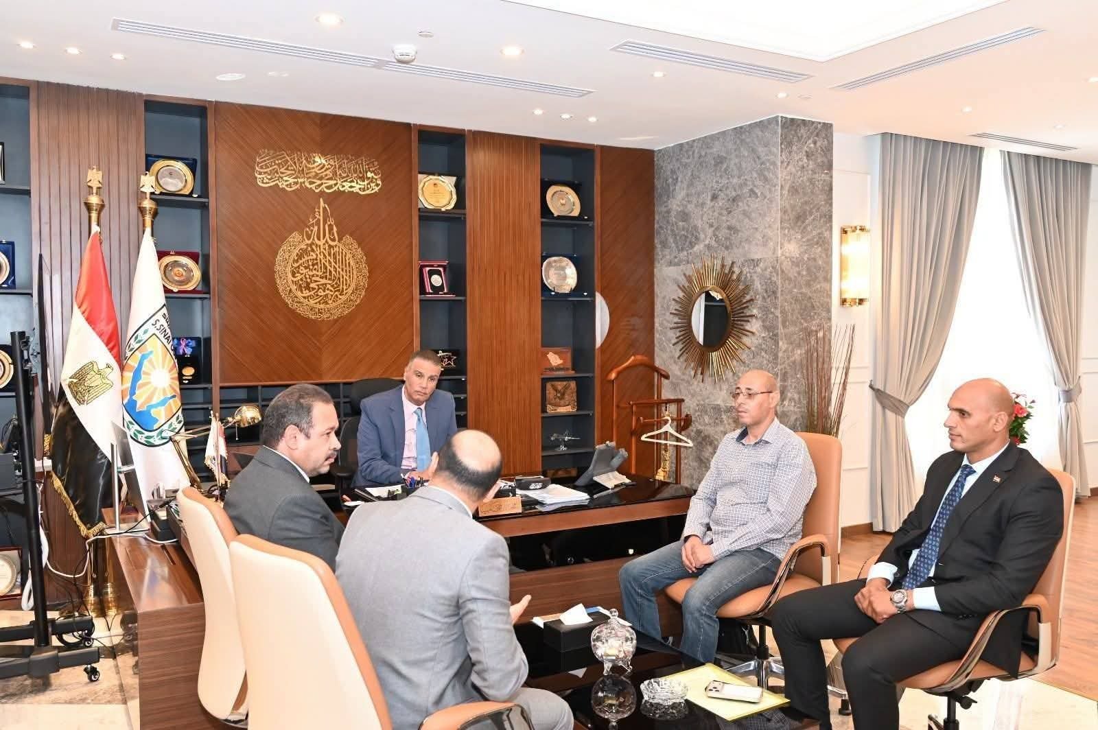 محافظ جنوب سيناء يبحث مع وفد المعهد القومي للبحوث الفلكية سبل دعم جهود التنمية بالمحافظة