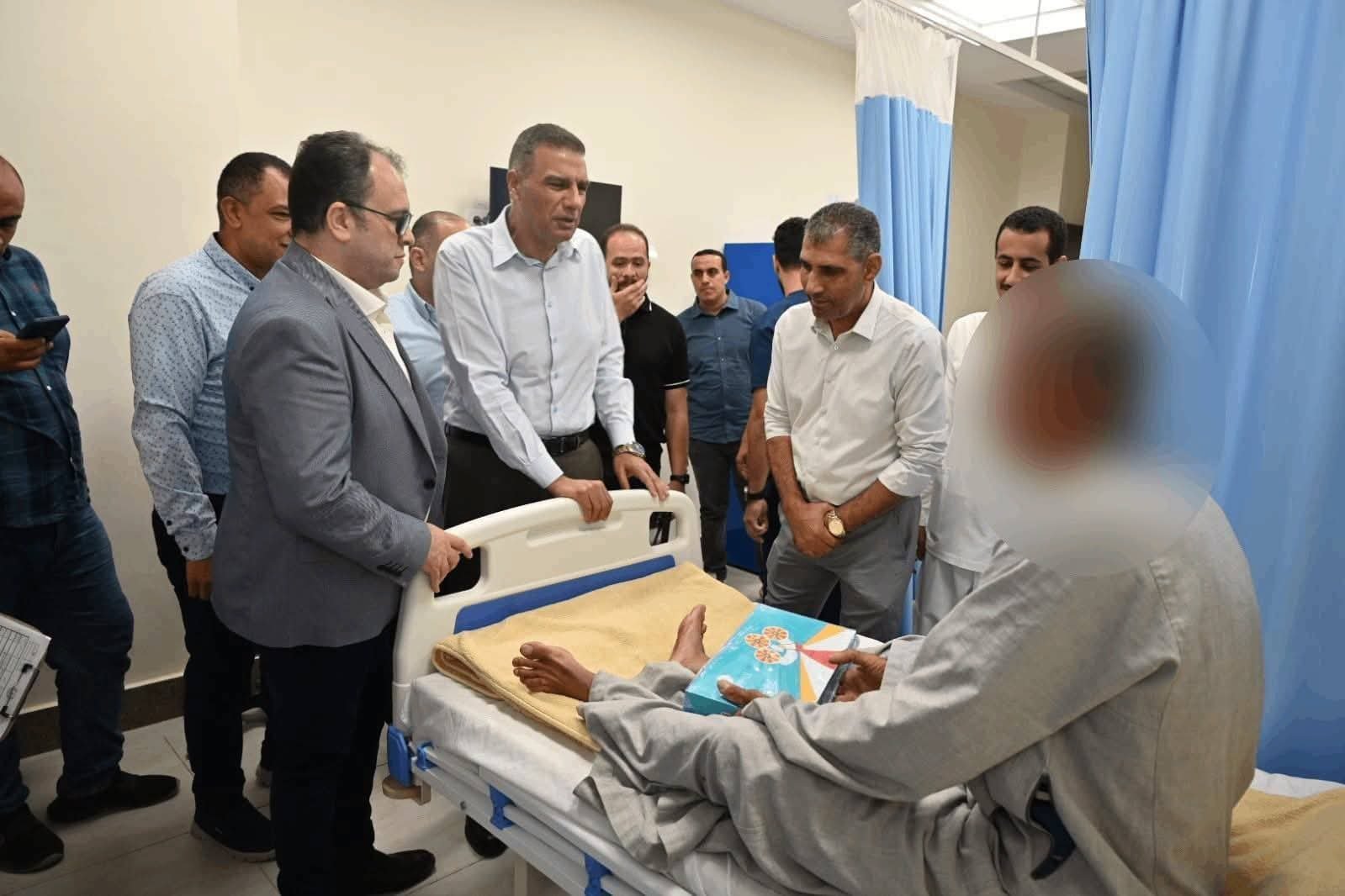 محافظ جنوب سيناء يتفقد مجمع الفيروز الطبي بطور سيناء