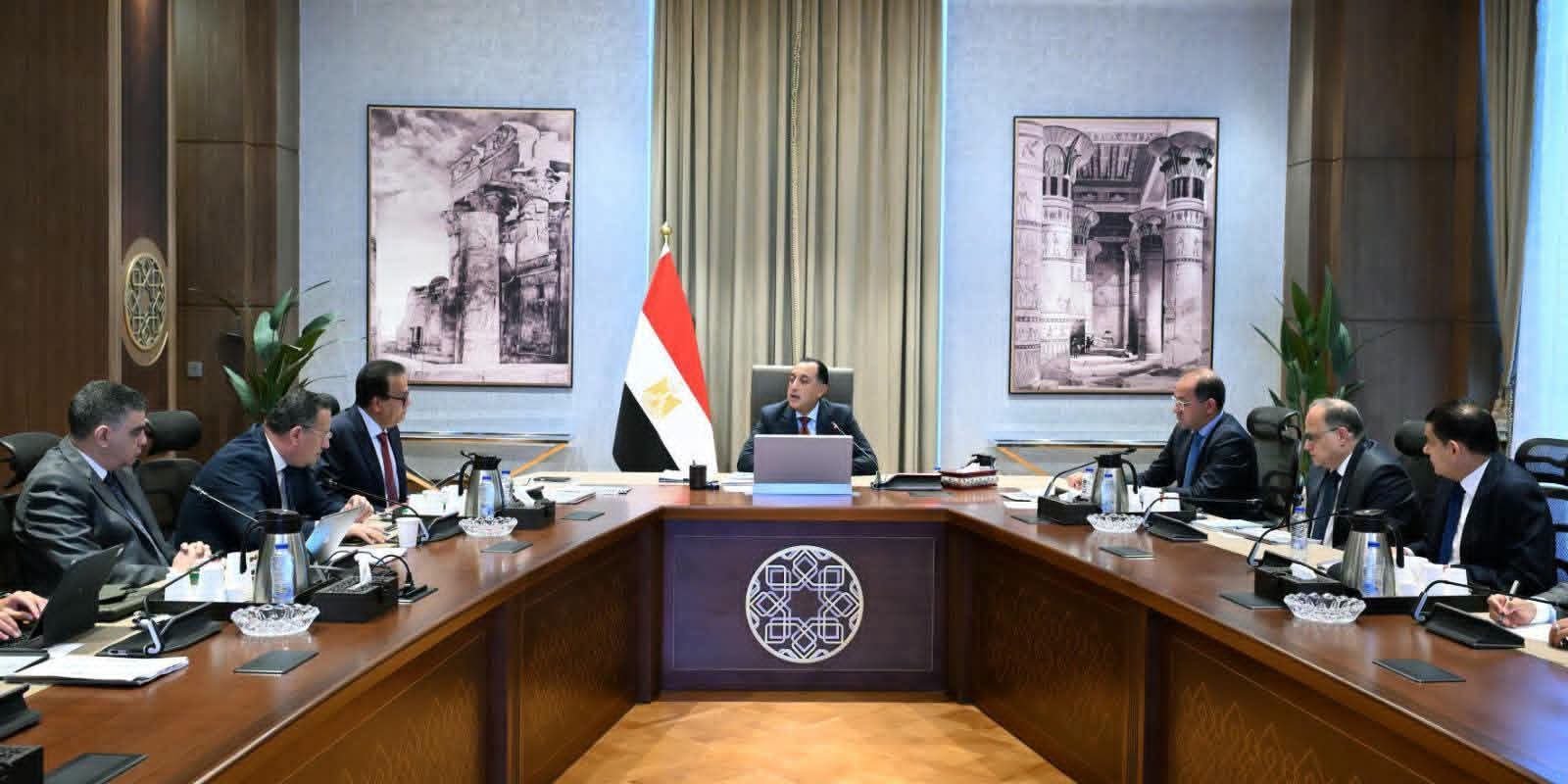 رئيس الوزراء يتابع توافر الأدوية والمستلزمات الطبية بمختلف المستشفيات