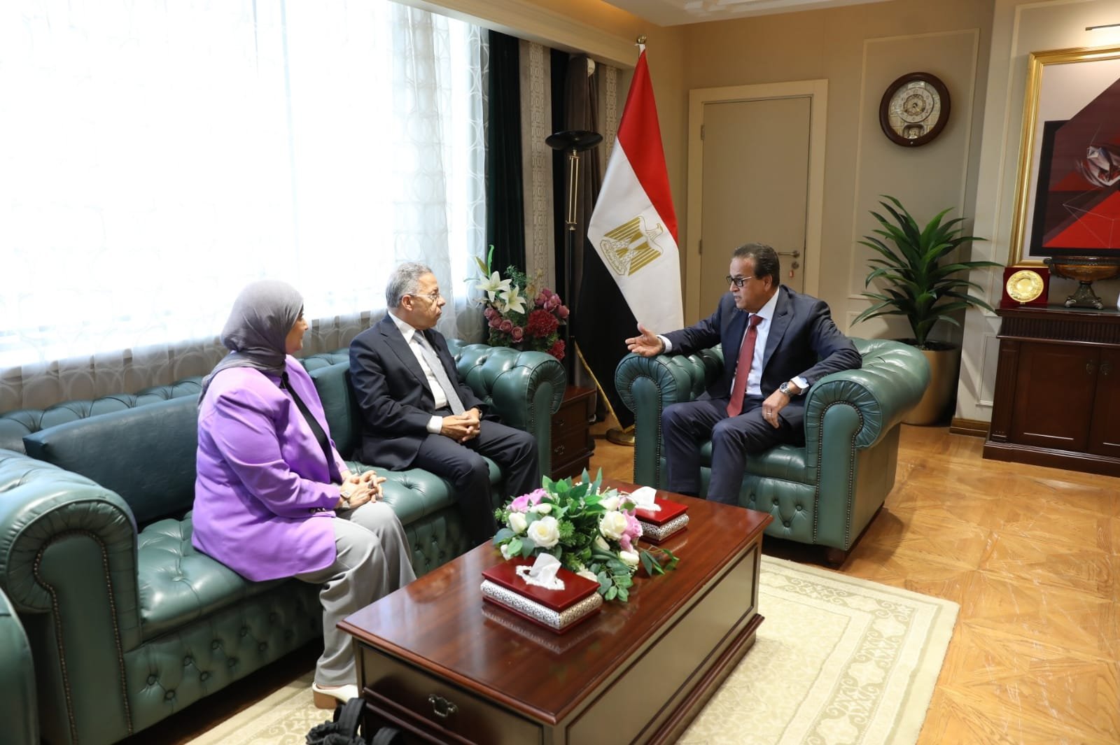 وزير الصحة يبحث مع نقيبي الأطباء والتمريض عددا من القضايا المتعلقة بالعاملين في المنظومة الصحية