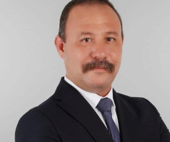 محمود كمال رضوان يطالب وزير التعليم بإعادة النظر في طرق الدراسة