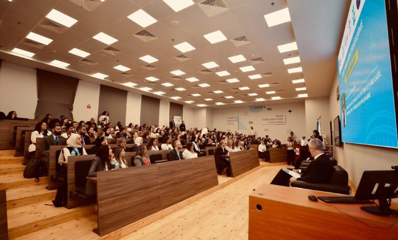 الجامعة البريطانية وبرنامج الأمم المتحدة الإنمائي يفتتحان البرنامج الدولي لمحاكاة قمة المناخ COP31
