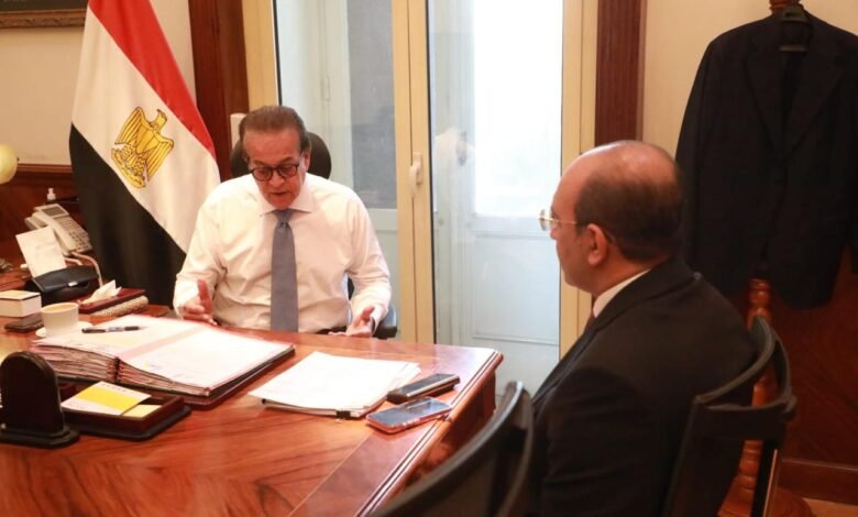 وزير الصحة يوجه الشكر لرئيس الهيئة العامة للتأمين الصحي السابق