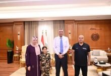محافظ جنوب سيناء يكرّم الطالبة ريلاس إبراهيم لتميزها في الإلقاء الشعري