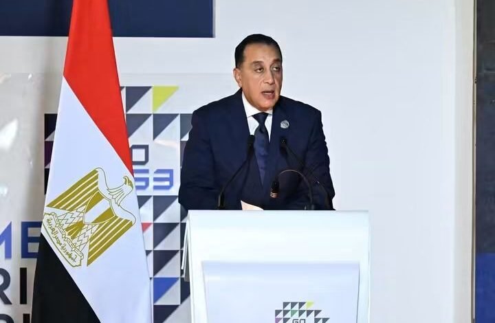 رئيس الوزراء يلقي كلمة خلال الجلسة العامة حول المدن والتنمية العمرانية