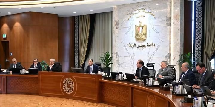 رئيس الوزراء يستعرض محاور جلستي حوار بشأن موارد النقد وإدارة الدين