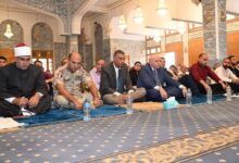 محافظ جنوب سيناء يؤدي صلاة الجمعة بمسجد السلام بمدينة شرم الشيخ