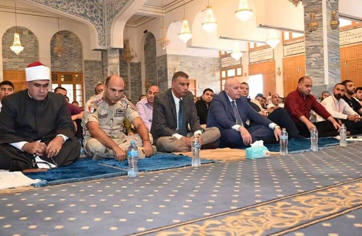 محافظ جنوب سيناء يؤدي صلاة الجمعة بمسجد السلام بمدينة شرم الشيخ