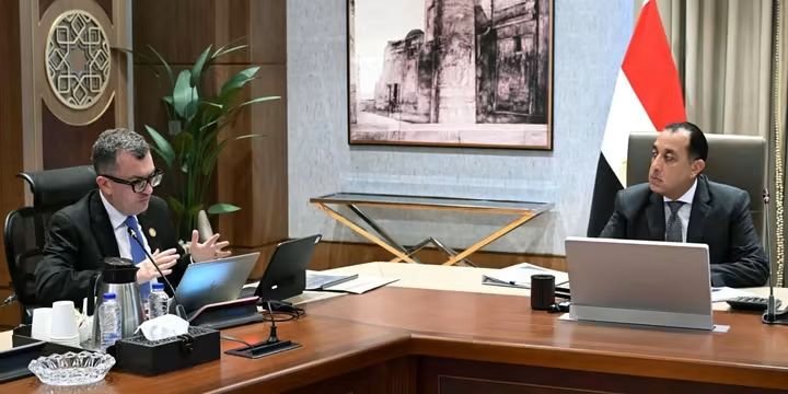 رئيس الوزراء يتابع مع وزير التخطيط والتنمية الاقتصادية أهم ملفات العمل