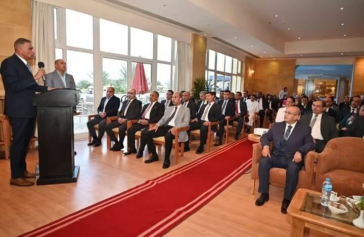 محافظ جنوب سيناء يلتقي دارسي الدورة 56 بكلية الدفاع الوطني ويستعرض استراتيجية التنمية الشاملة بالمحافظة