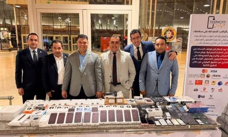 جمارك مطار شرم الشيخ تضبط محاولة تهريب ٤٨ هاتفًا محمولًا من ماركات آيفون مختلفة وساعات ذكية
