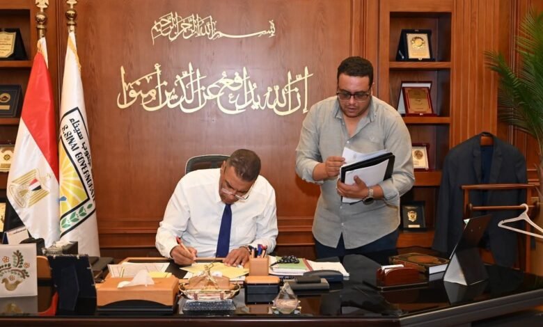 محافظ جنوب سيناء يوقع قرارات تخصيص أراضٍ سكنية لمجموعة من المواطنين بمدينة طابا