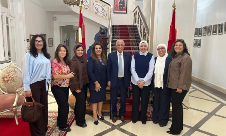 لقاء ودي يجمع بين سفير المغرب وأعضاء رابطة الجالية المغربية الإجتماعية بمصر