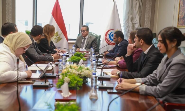 وزير الصحة يبحث مع وفد الأمانة العامة لجامعة الدول العربية سبل تعزيز التعاون الصحي العربي المشترك