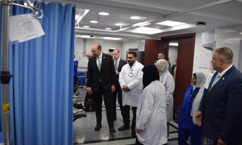 رئيس هيئة التأمين الصحي يتفقد مستشفى المقطم للتأمين الصحي
