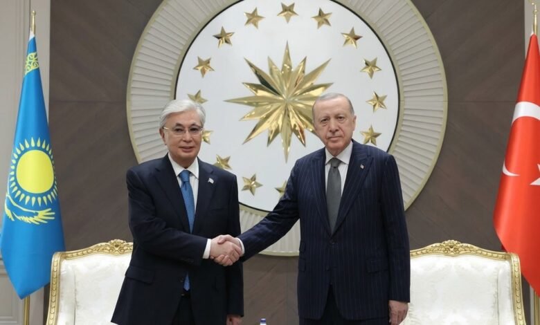 الرئيس أردوغان يستقبل نظيره الكازاخستاني توكاييف بمراسم رسمية في أنقرة
